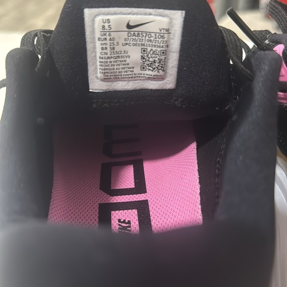 Women’s Nike Running Shoes - Picture 4 of 4
